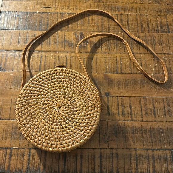 Handmade straw cross body bag with leather strap - Picture 1 of 5